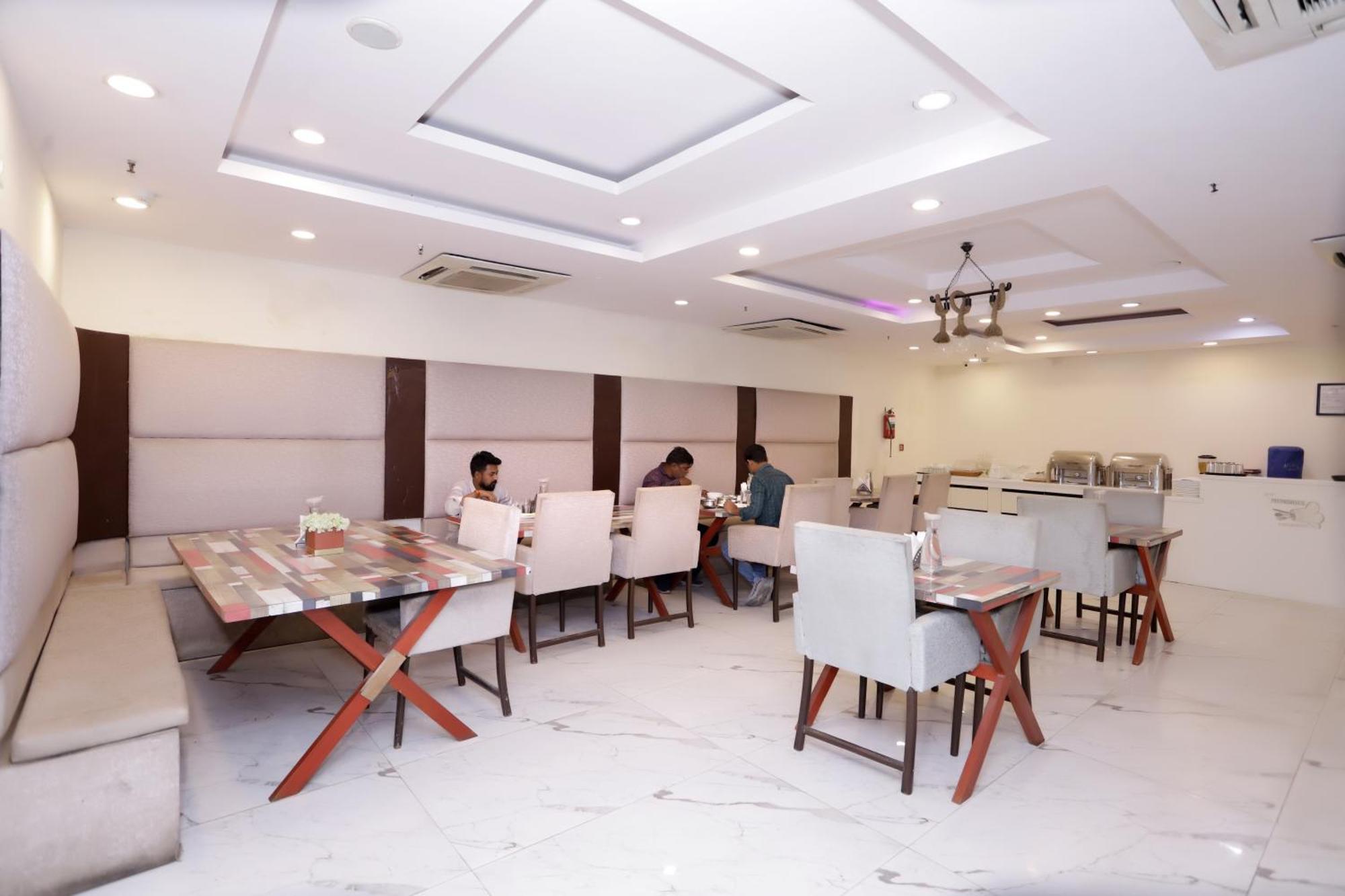 Hotel PK Residency Noida Exterior foto