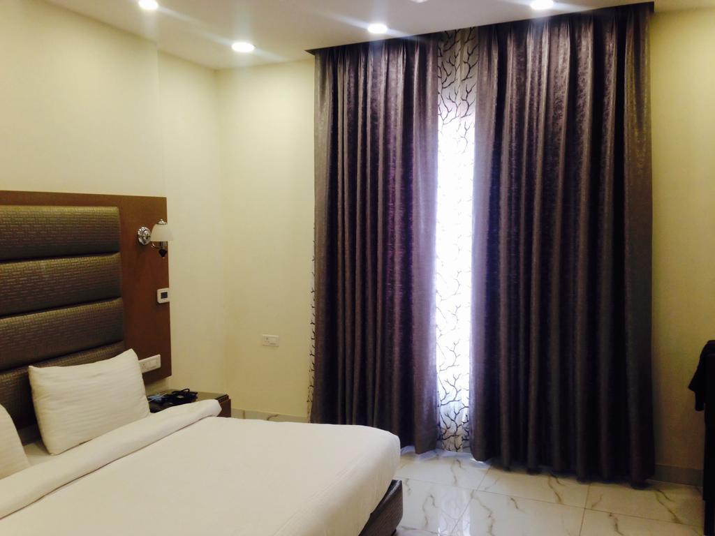 Hotel PK Residency Noida Exterior foto